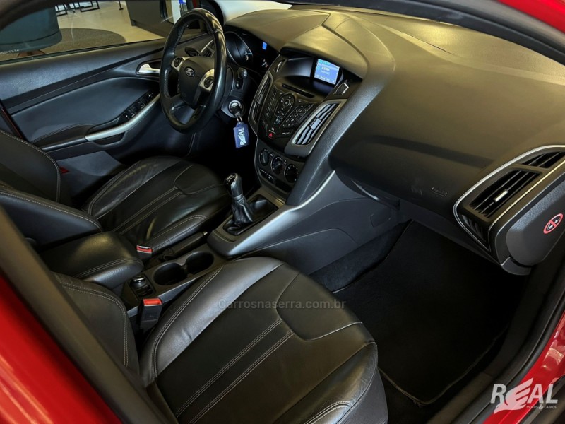 FOCUS 1.6 SE 16V FLEX 4P MANUAL - 2015 - SAPIRANGA