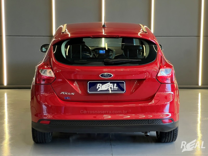 FOCUS 1.6 SE 16V FLEX 4P MANUAL - 2015 - SAPIRANGA