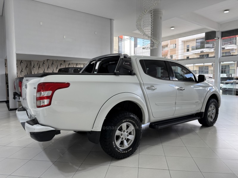 L200 TRITON 2.4 16V TURBO DIESEL SPORT HPE TOP CD 4P 4X4 AUTOMÁTICO - 2017 - ERECHIM