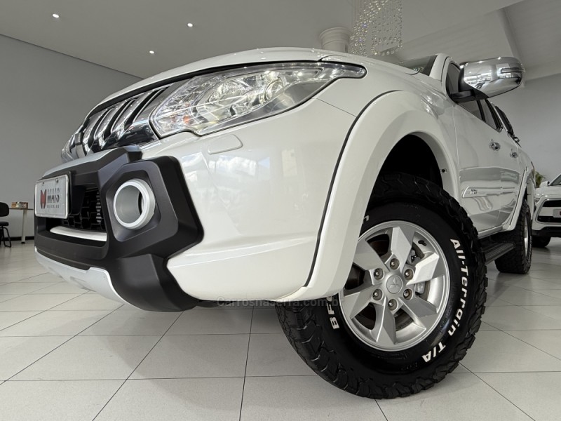 L200 TRITON 2.4 16V TURBO DIESEL SPORT HPE TOP CD 4P 4X4 AUTOMÁTICO - 2017 - ERECHIM