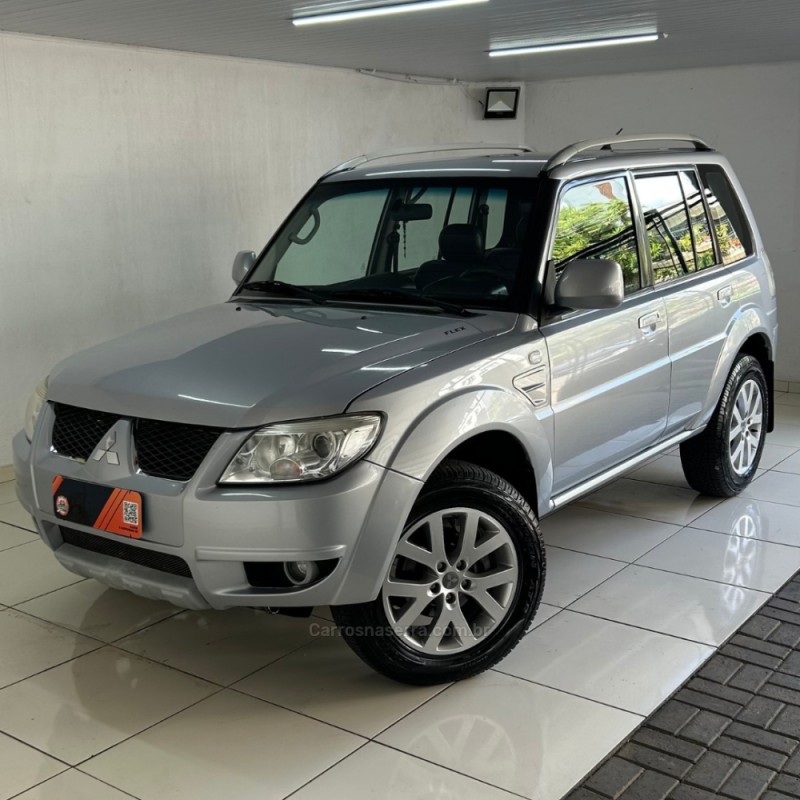 pajero tr4 2.0 4x4 16v 140cv flex 4p automatico 2011 vacaria