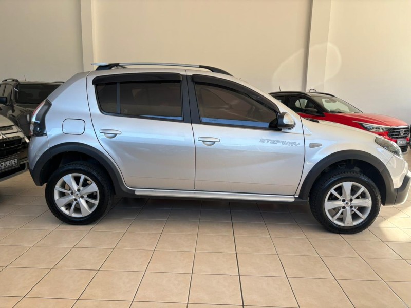 SANDERO 1.6 STEPWAY 8V FLEX 4P MANUAL - 2014 - NOVA PETRóPOLIS