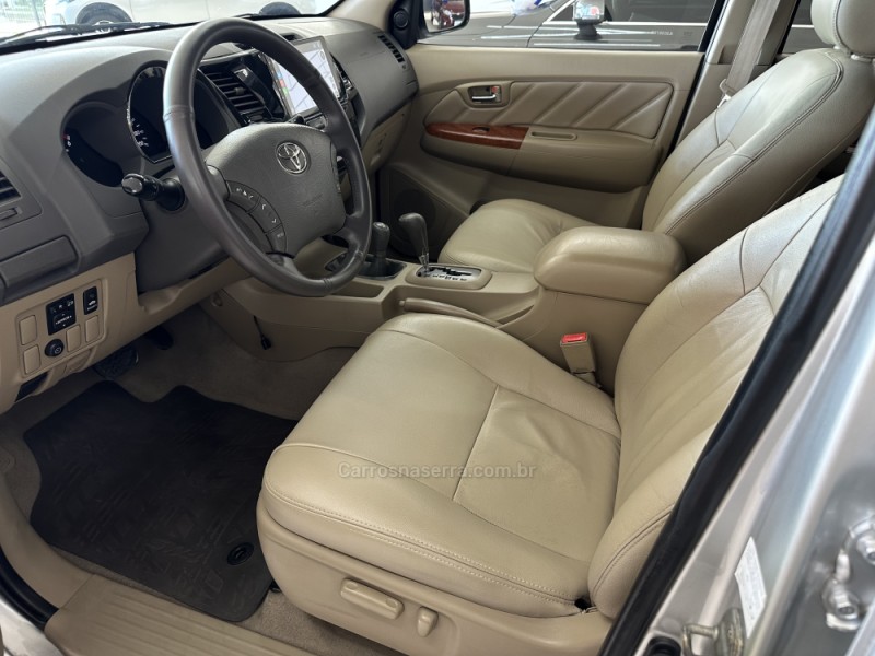 HILUX SW4 3.0 SRV 4X4 7 LUGARES 16V TURBO INTERCOOLER DIESEL 4P AUTOMÁTICO - 2010 - CHARQUEADAS