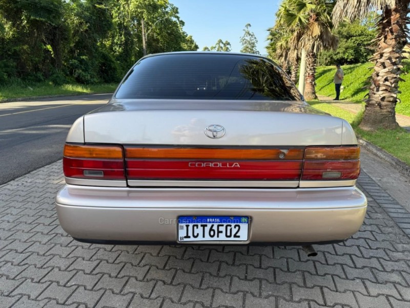 COROLLA 1.8 LE 16V GASOLINA 4P MANUAL - 1995 - IVOTI