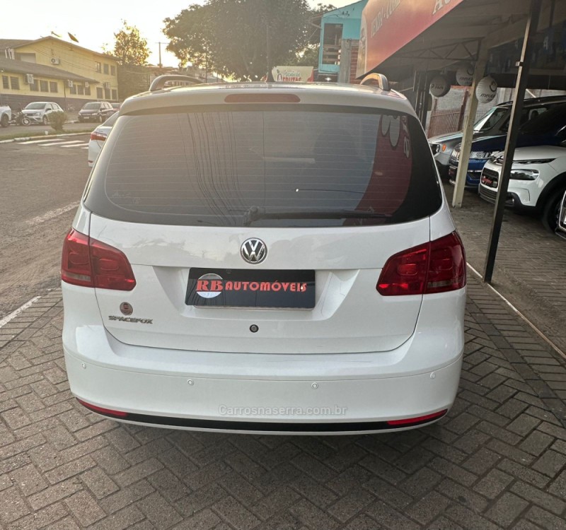 SPACEFOX 1.6 MI TREND 8V FLEX 4P MANUAL - 2013 - PAROBé