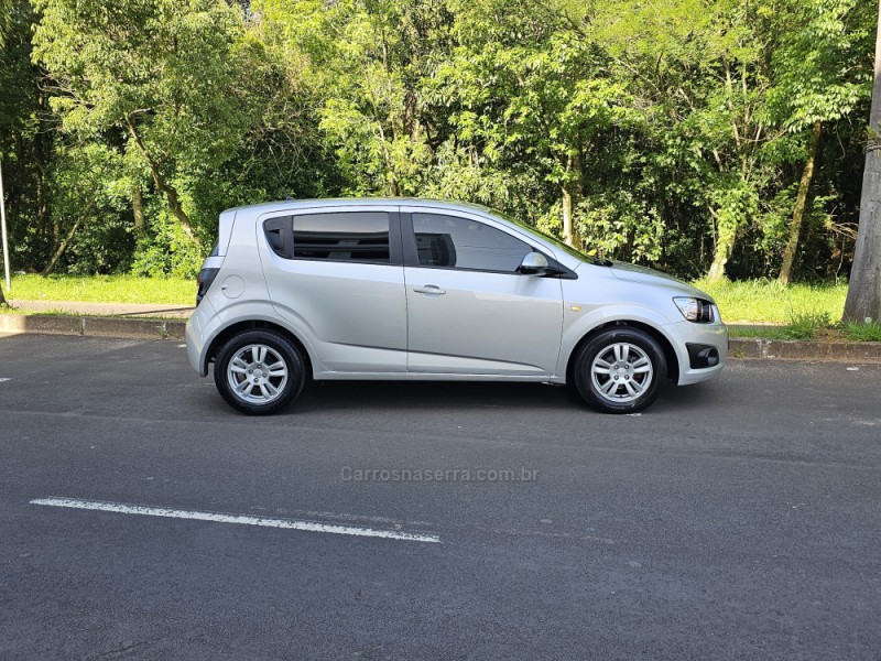 SONIC 1.6 LT 16V FLEX 4P MANUAL - 2014 - CAMPO BOM