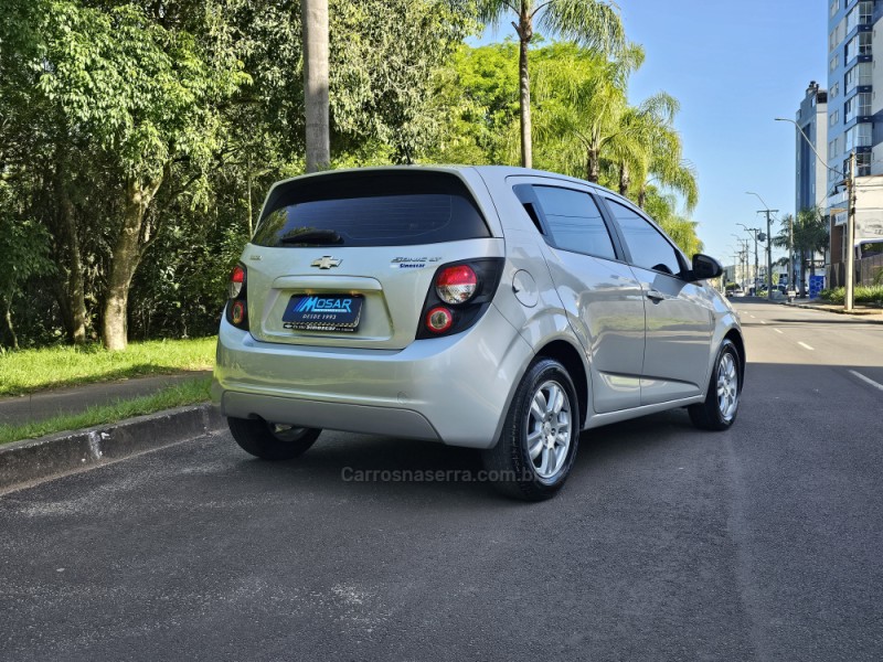 SONIC 1.6 LT 16V FLEX 4P MANUAL - 2014 - CAMPO BOM