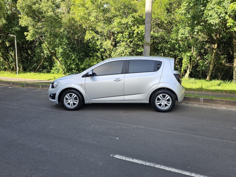 SONIC 1.6 LT 16V FLEX 4P MANUAL - 2014 - CAMPO BOM