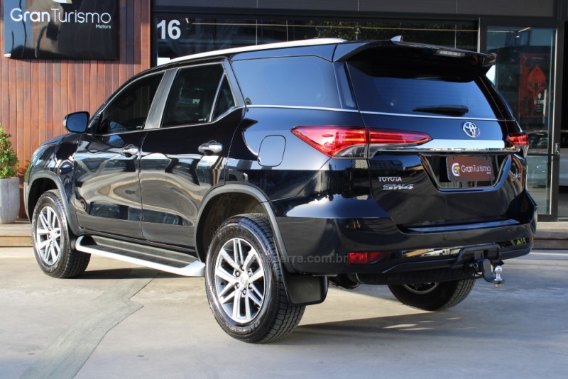 HILUX SW4 2.8 SRX 4X4 7 LUGARES 16V TURBO INTERCOOLER DIESEL 4P AUTOMÁTICO - 2020 - CAXIAS DO SUL