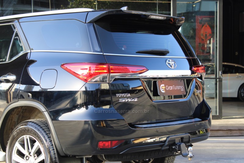 HILUX SW4 2.8 SRX 4X4 7 LUGARES 16V TURBO INTERCOOLER DIESEL 4P AUTOMÁTICO - 2020 - CAXIAS DO SUL