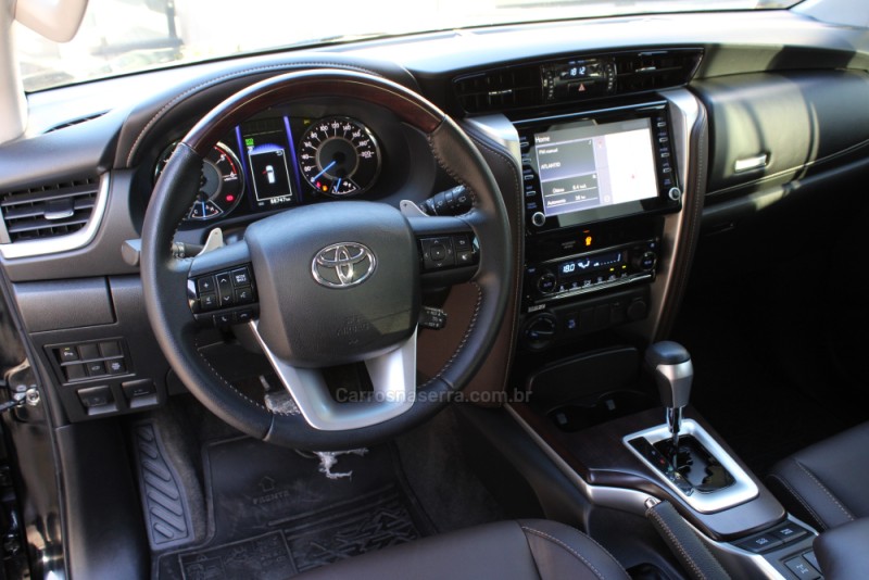 HILUX SW4 2.8 SRX 4X4 7 LUGARES 16V TURBO INTERCOOLER DIESEL 4P AUTOMÁTICO - 2020 - CAXIAS DO SUL