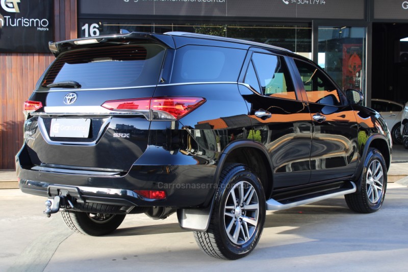 HILUX SW4 2.8 SRX 4X4 7 LUGARES 16V TURBO INTERCOOLER DIESEL 4P AUTOMÁTICO - 2020 - CAXIAS DO SUL