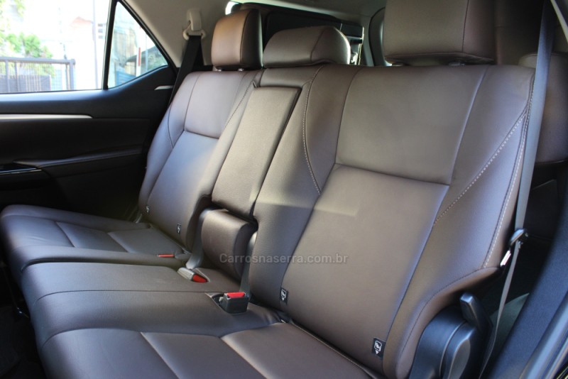 HILUX SW4 2.8 SRX 4X4 7 LUGARES 16V TURBO INTERCOOLER DIESEL 4P AUTOMÁTICO - 2020 - CAXIAS DO SUL