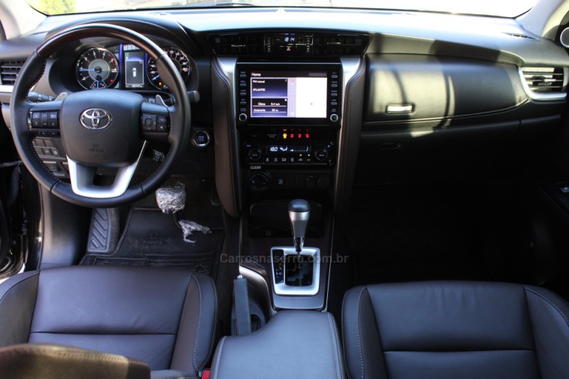 HILUX SW4 2.8 SRX 4X4 7 LUGARES 16V TURBO INTERCOOLER DIESEL 4P AUTOMÁTICO - 2020 - CAXIAS DO SUL