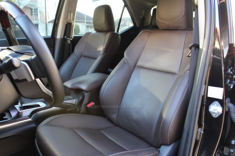 HILUX SW4 2.8 SRX 4X4 7 LUGARES 16V TURBO INTERCOOLER DIESEL 4P AUTOMÁTICO - 2020 - CAXIAS DO SUL