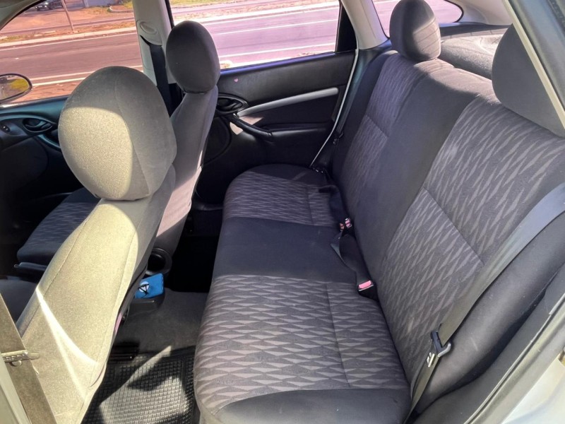 FOCUS 1.6 GL 8V FLEX 4P MANUAL - 2006 - FARROUPILHA