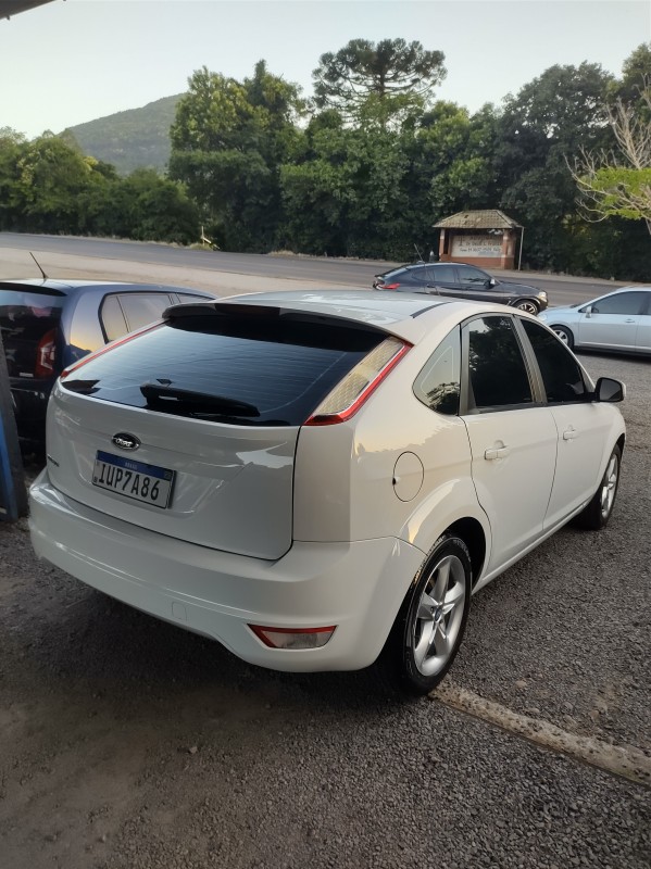 FOCUS 1.6 GLX 16V FLEX 4P MANUAL - 2013 - VALE REAL