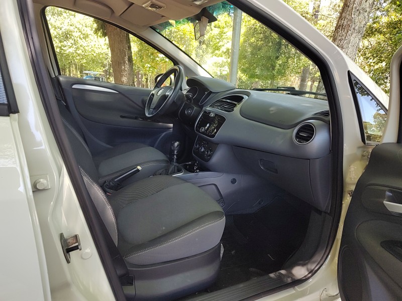 PUNTO 1.4 ATTRACTIVE ITALIA 8V FLEX 4P MANUAL - 2016 - CAXIAS DO SUL