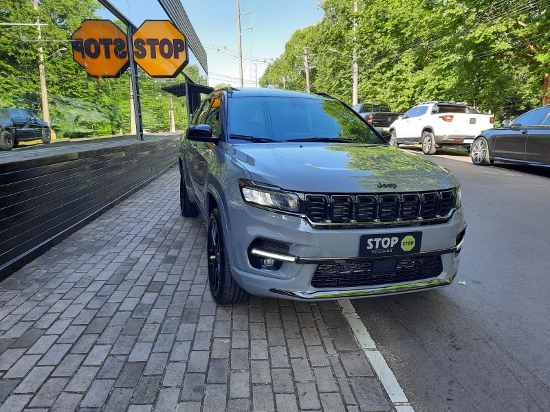 COMMANDER 2.0 HURRICANE BLACKHAWK 4X4 TURBO GASOLINA 4P AUTOMÁTICO - 2025 - DOIS IRMãOS