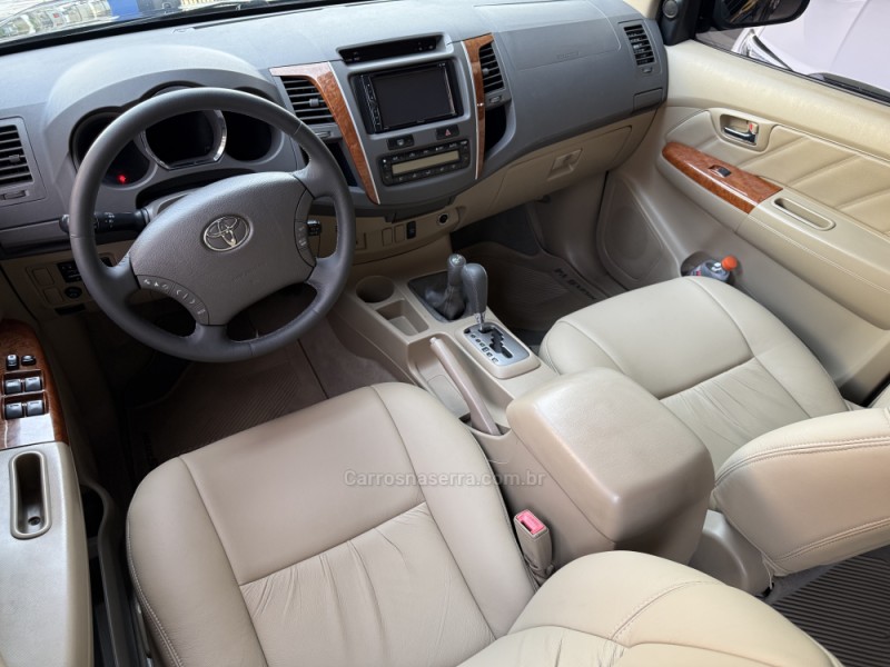 HILUX SW4 3.0 SRV 4X4 7 LUGARES 16V TURBO INTERCOOLER DIESEL 4P AUTOMÁTICO - 2010 - CAXIAS DO SUL