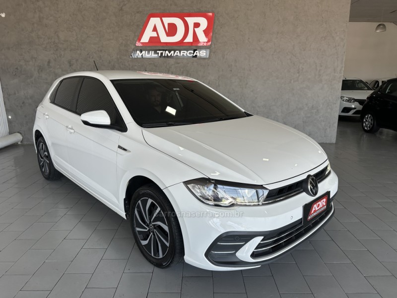 POLO 1.0	200 TSI HIGHLINE AUTOMÁTICO  - 2023 - CAXIAS DO SUL