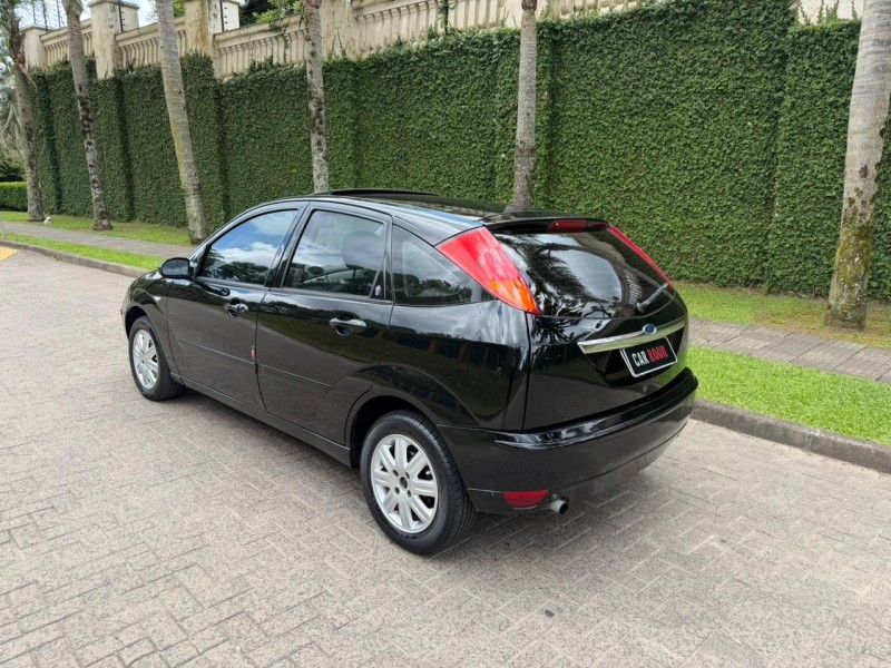 FOCUS 2.0 GHIA 16V GASOLINA 4P AUTOMÁTICO - 2005 - CAXIAS DO SUL