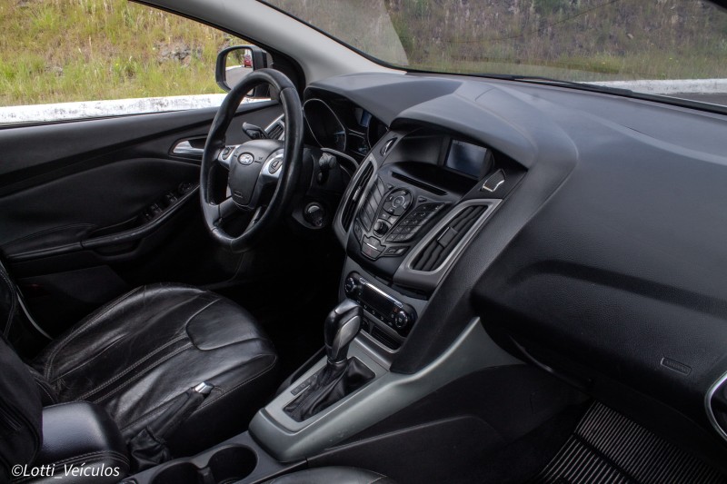 FOCUS 2.0 SE SEDAN 16V FLEX 4P AUTOMÁTICO - 2015 - FARROUPILHA
