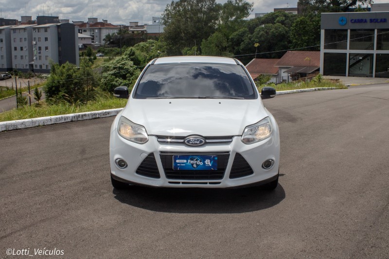 FOCUS 2.0 SE SEDAN 16V FLEX 4P AUTOMÁTICO - 2015 - FARROUPILHA