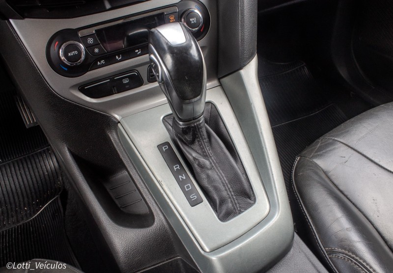 FOCUS 2.0 SE SEDAN 16V FLEX 4P AUTOMÁTICO - 2015 - FARROUPILHA