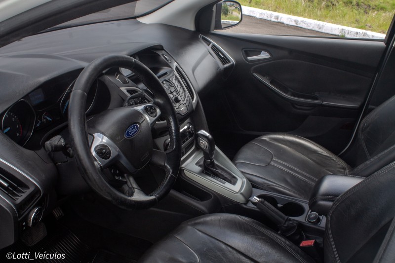 FOCUS 2.0 SE SEDAN 16V FLEX 4P AUTOMÁTICO - 2015 - FARROUPILHA