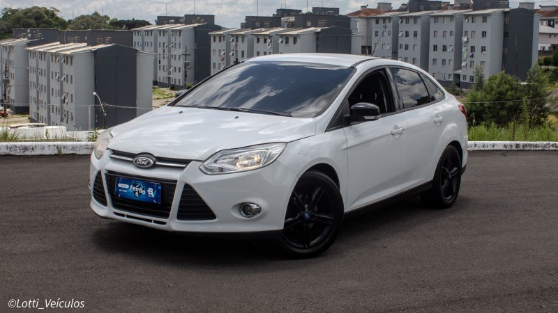 FOCUS 2.0 SE SEDAN 16V FLEX 4P AUTOMÁTICO - 2015 - FARROUPILHA