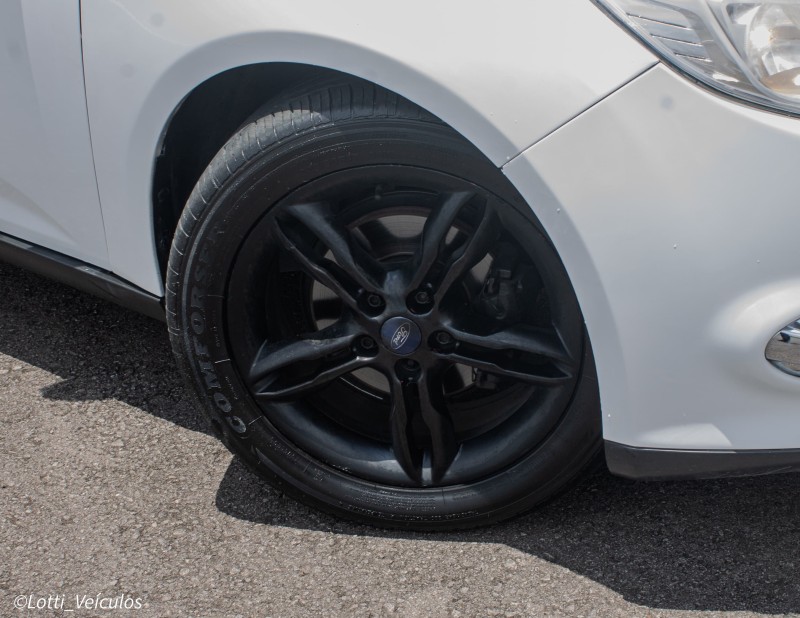 FOCUS 2.0 SE SEDAN 16V FLEX 4P AUTOMÁTICO - 2015 - FARROUPILHA