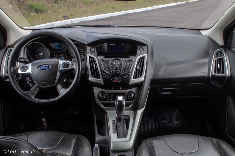 FOCUS 2.0 SE SEDAN 16V FLEX 4P AUTOMÁTICO - 2015 - FARROUPILHA