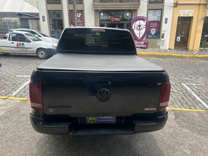 AMAROK 3.0 V6 TDI HIGHLINE CD DIESEL 4MOTION AUTOMÁTICO - 2020 - GARIBALDI