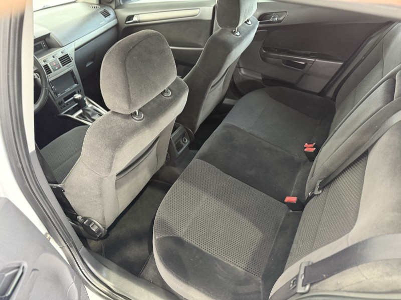 VECTRA 2.0 MPFI GT HATCH 8V FLEX 4P MANUAL - 2011 - CAXIAS DO SUL