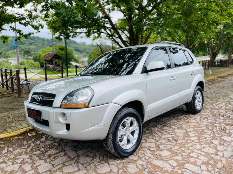 tucson 2.0 mpfi gls 16v 143cv 2wd flex 4p automatico 2011 novo hamburgo