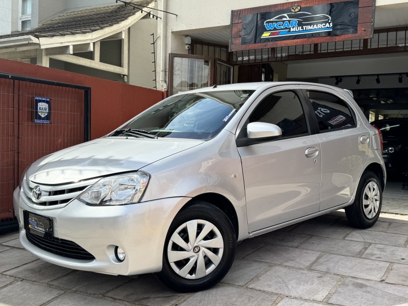 etios 1.5 xs 16v flex 4p manual 2014 caxias do sul
