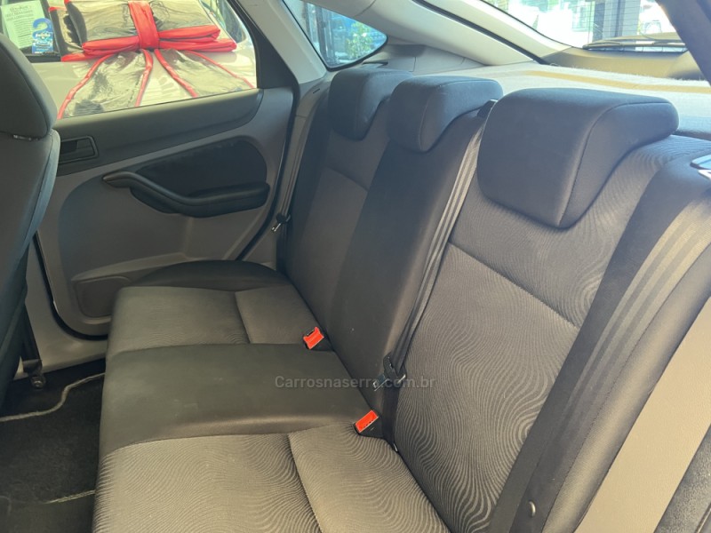 FOCUS 2.0 GHIA 16V FLEX 4P AUTOMÁTICO - 2013 - DOIS IRMãOS
