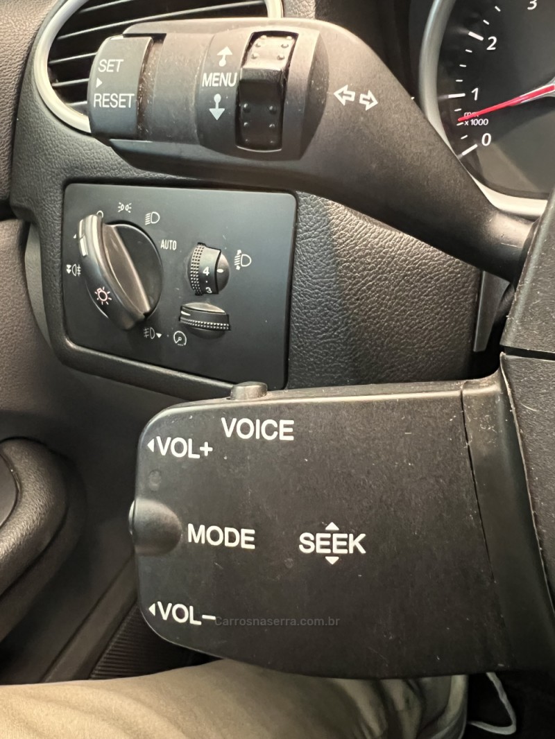 FOCUS 2.0 GHIA 16V FLEX 4P AUTOMÁTICO - 2013 - DOIS IRMãOS