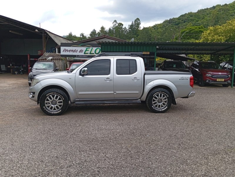 FRONTIER 2.5 SL 4X4 CD TURBO ELETRONIC DIESEL 4P AUTOMÁTICO - 2014 - PICADA CAFé