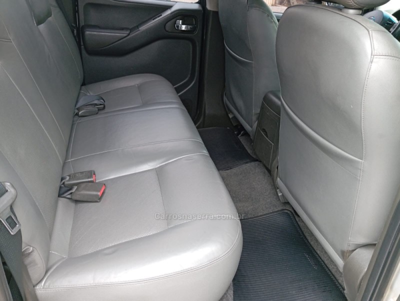 FRONTIER 2.5 SL 4X4 CD TURBO ELETRONIC DIESEL 4P AUTOMÁTICO - 2014 - PICADA CAFé