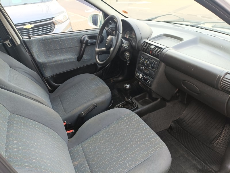 CORSA 1.0 MPFI WIND SEDAN 8V GASOLINA 4P MANUAL - 2001 - BOM PRINCíPIO