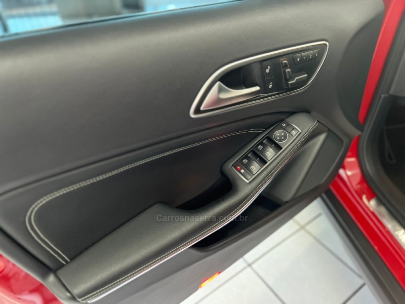 GLA 200 1.6 CGI VISION BLACK EDITION 16V TURBO GASOLINA 4P AUTOMÁTICO - 2015 - CAXIAS DO SUL