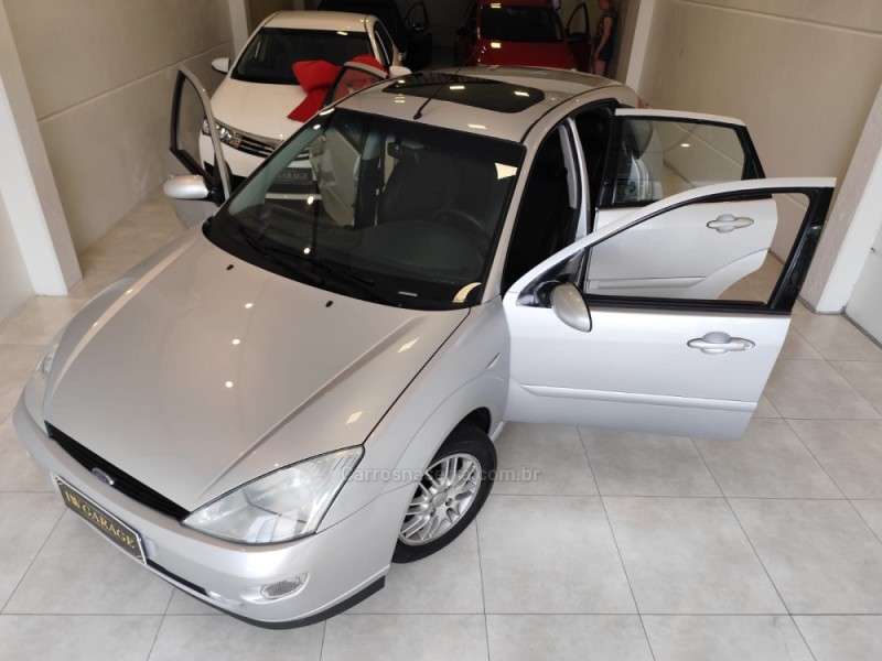 FOCUS 2.0 GHIA 16V FLEX 4P MANUAL - 2003 - BENTO GONçALVES