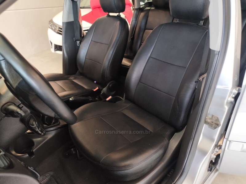 FOCUS 2.0 GHIA 16V FLEX 4P MANUAL - 2003 - BENTO GONçALVES