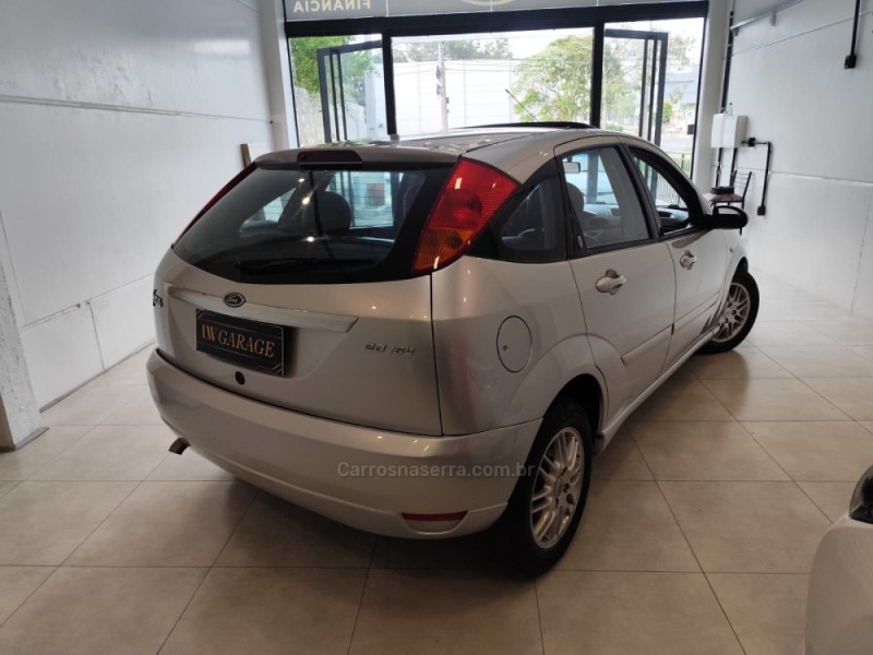 FOCUS 2.0 GHIA 16V FLEX 4P MANUAL - 2003 - BENTO GONçALVES