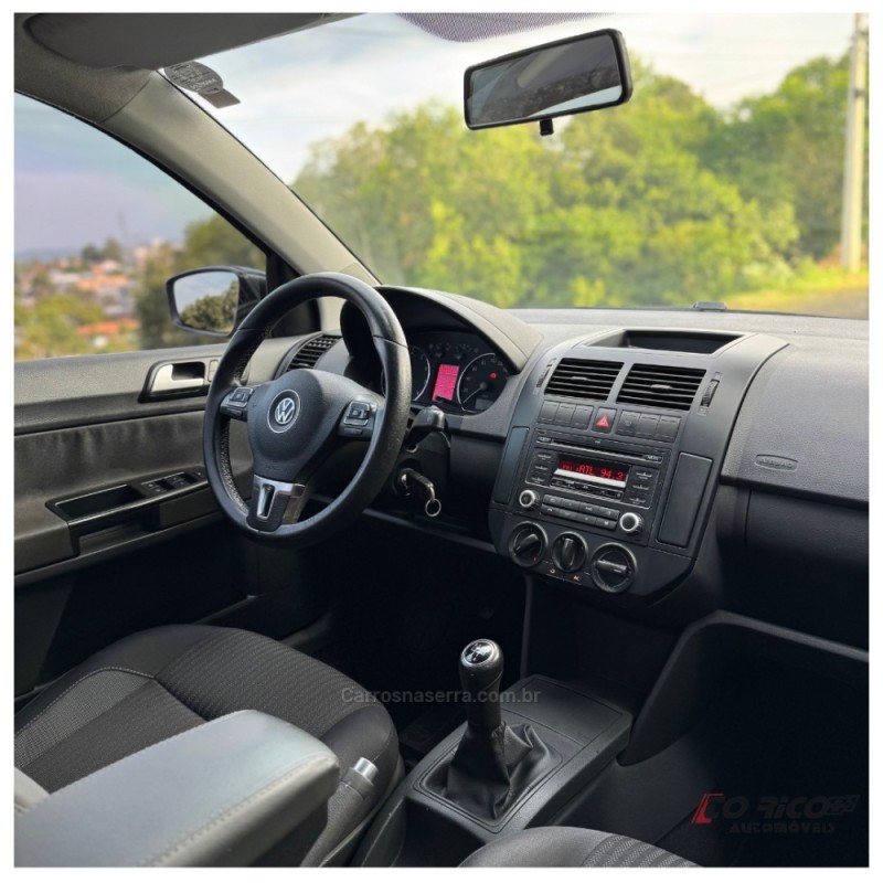 POLO SEDAN 1.6 MI 8V FLEX 4P MANUAL - 2014 - CAMPO BOM