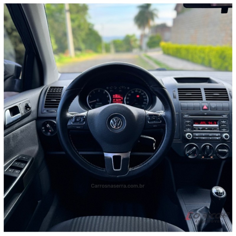 POLO SEDAN 1.6 MI 8V FLEX 4P MANUAL - 2014 - CAMPO BOM