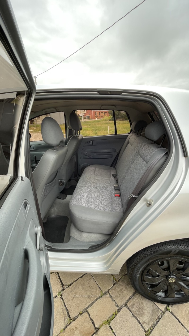 FOX 1.6 MI 8V FLEX 4P MANUAL - 2005 - VILA FLORES