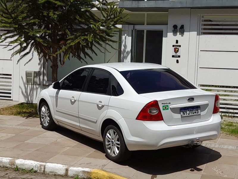 FOCUS 1.6 GL SEDAN 16V FLEX 4P MANUAL - 2011 - FARROUPILHA